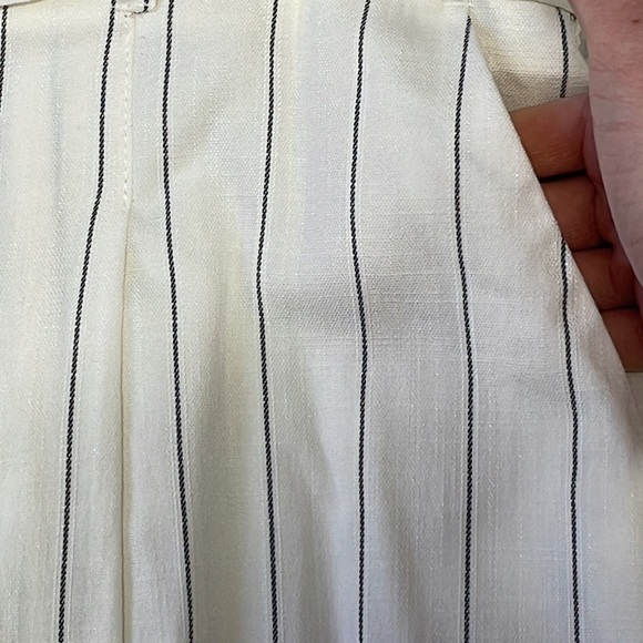 Worthington Shorts NWT Pleated Flare Ivory Black Stripes Size 18 - Picture 7 of 12